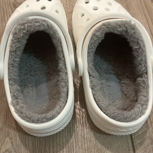 Crocs Toddler Unisex White Fleece Lined Size C10/11 - Picture 2 of 4